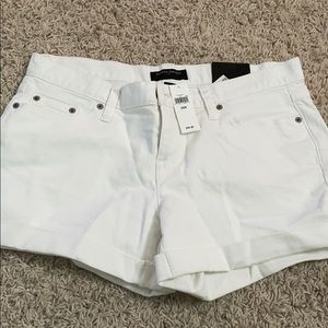 Banana Republic White Jean Shorts
Size 28/8
